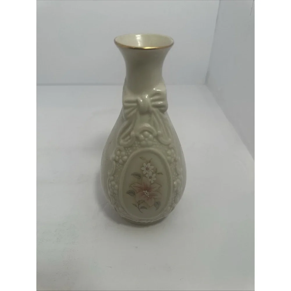 Royal Heritage Collection THE CAMEO RIBBON VASE Floral Gold Trim Porcelain Vtg